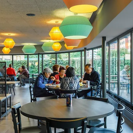 بيت شباب A&o Zuidoost